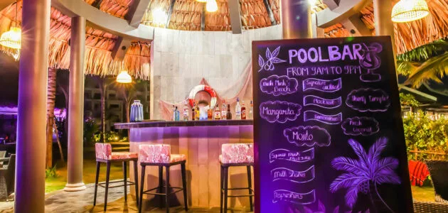 Pool Bar