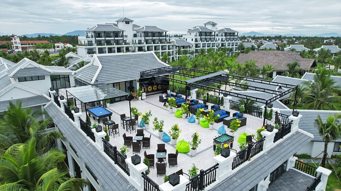 Rooftop Bar – A Sky-High View