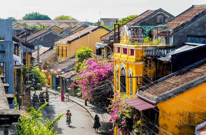 Spring in Hoi An has pleasant weather, cool temperatures and little rain.