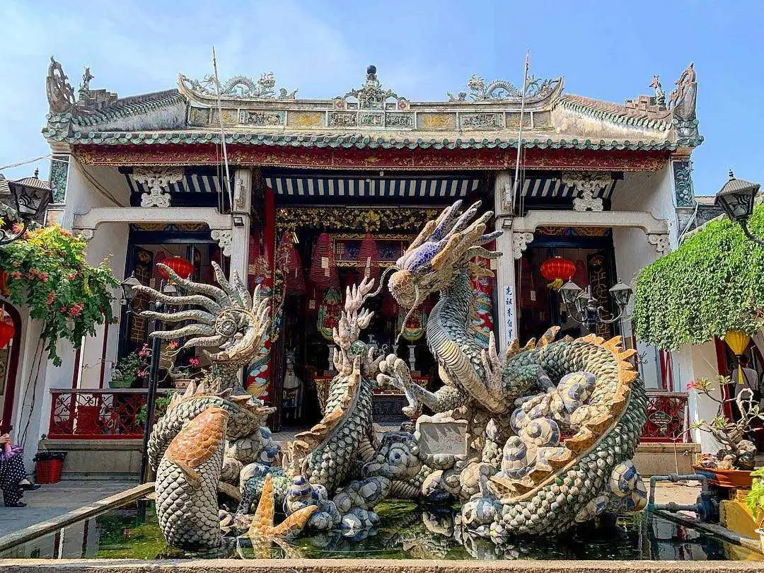 Dragon fountain in the backyard of the Cantonese Assembly Hall