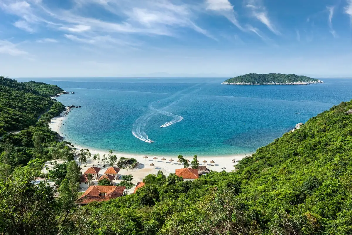 Overview of Cham island