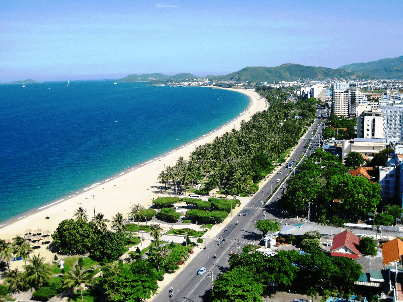 Distance from Da Nang to Hoi An is about 30km