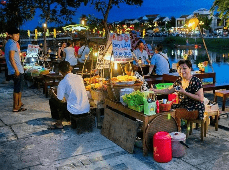 Cuisine of Cong Nu Ngoc Hoa night market