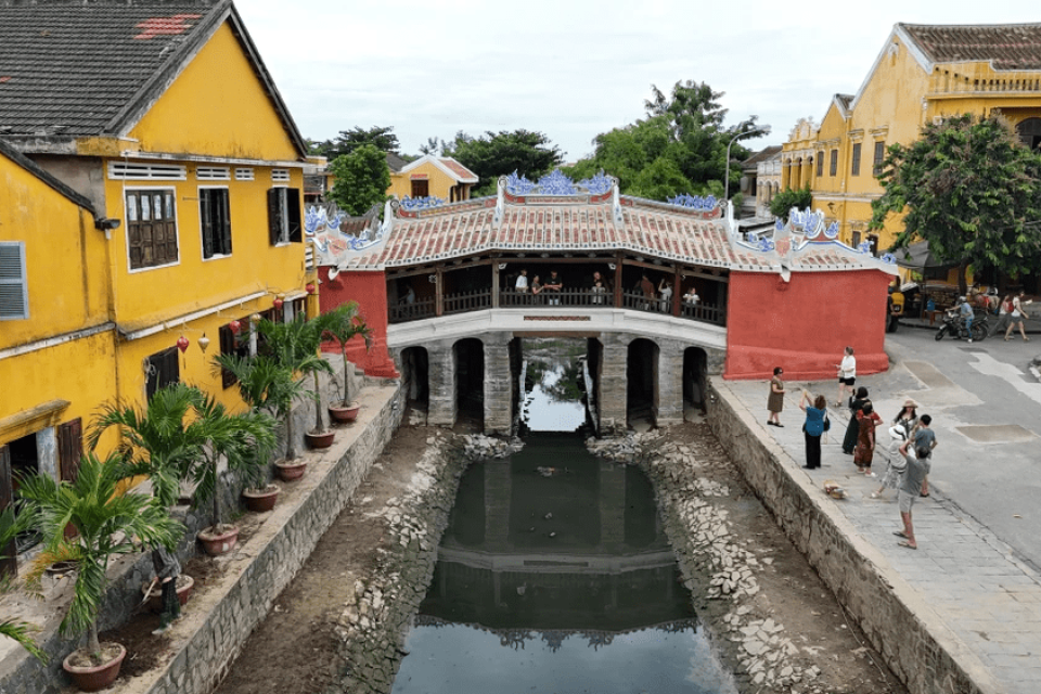 Cau Pagoda Hoi An: Bringing the soul of Ho An, stained with deep colors