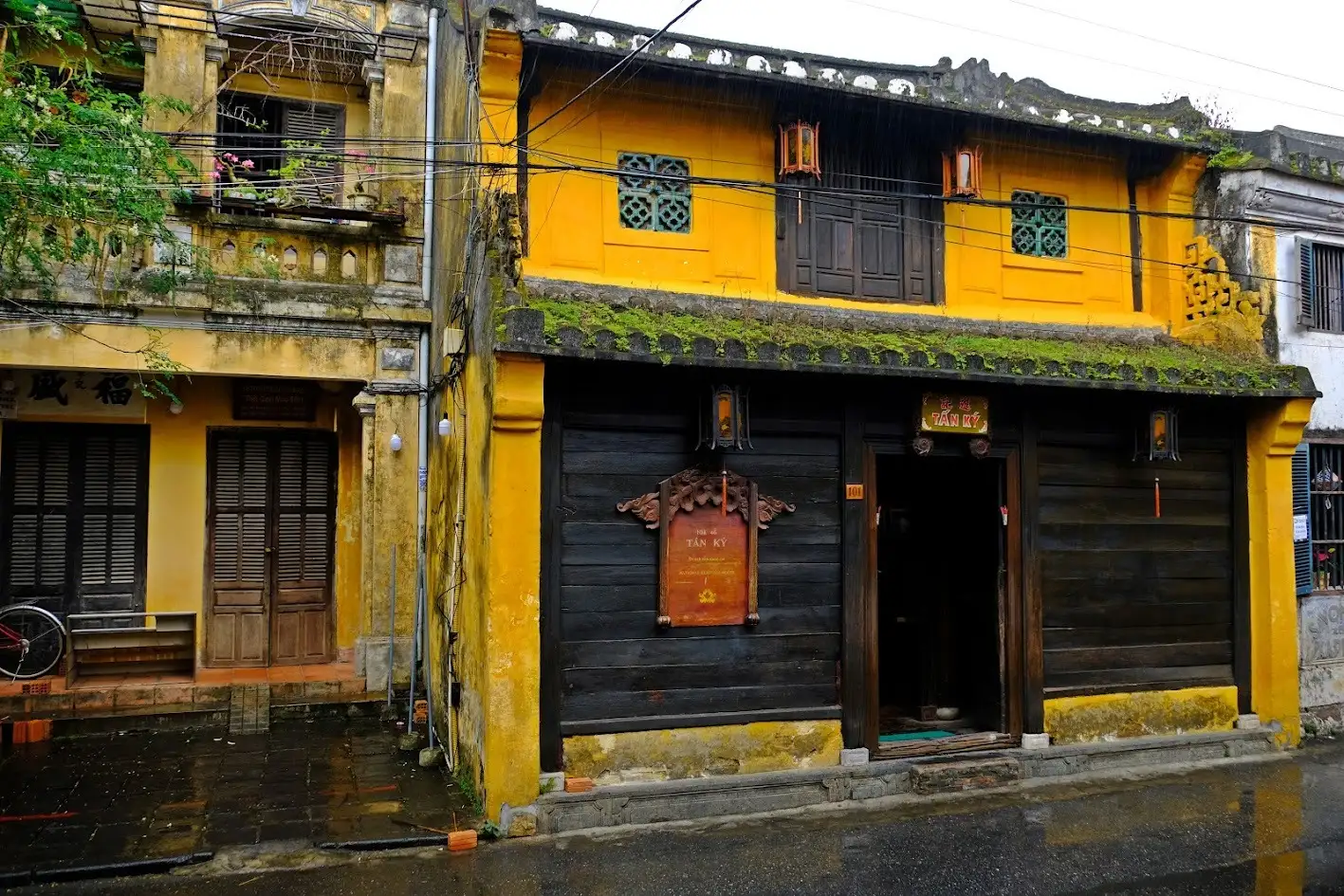 Tan Ky ancient house is one of the most beautiful and largest ancient houses in Hoi An