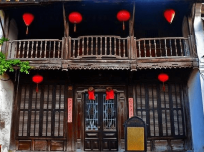 Phung Hung old house - Fascinated by the beauty of Asian features