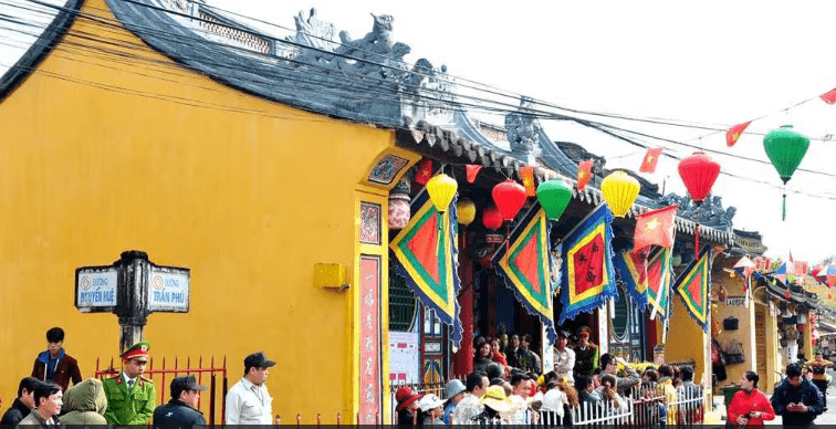 Notes when visiting Quan Cong Temple