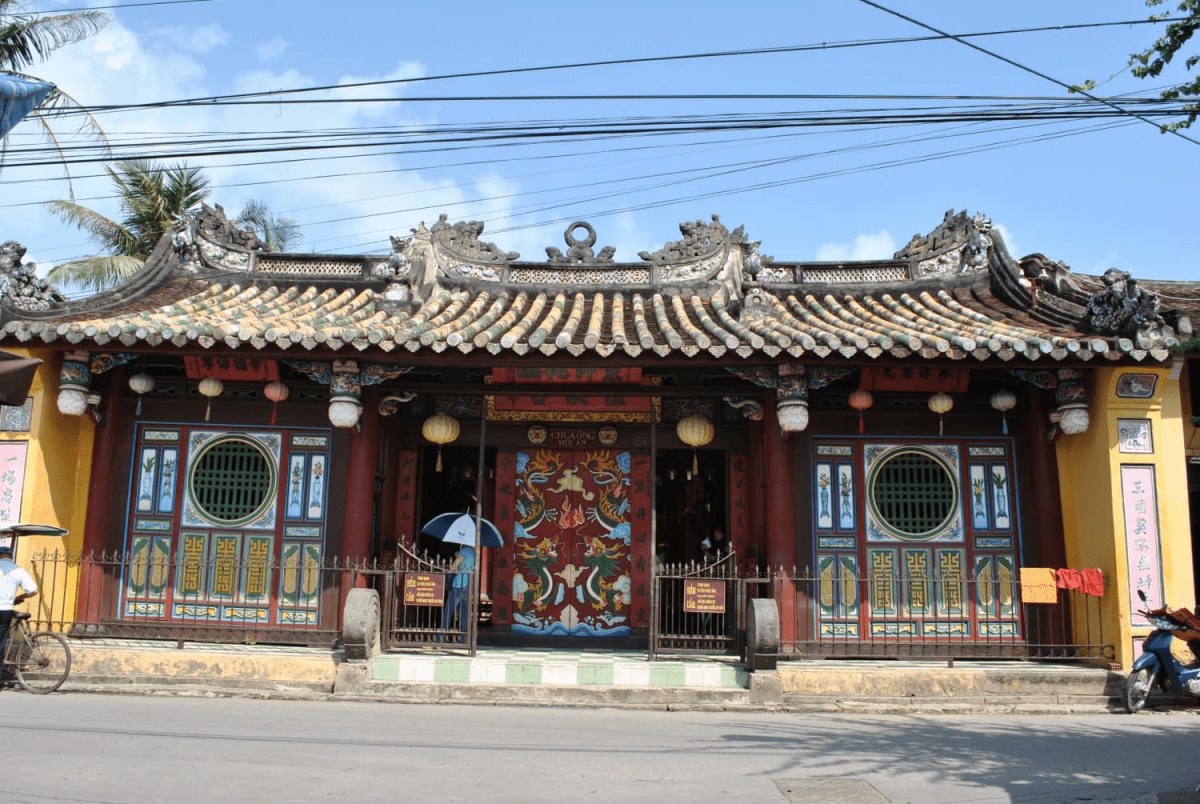 Quan Cong temple is located on Tran Phu street