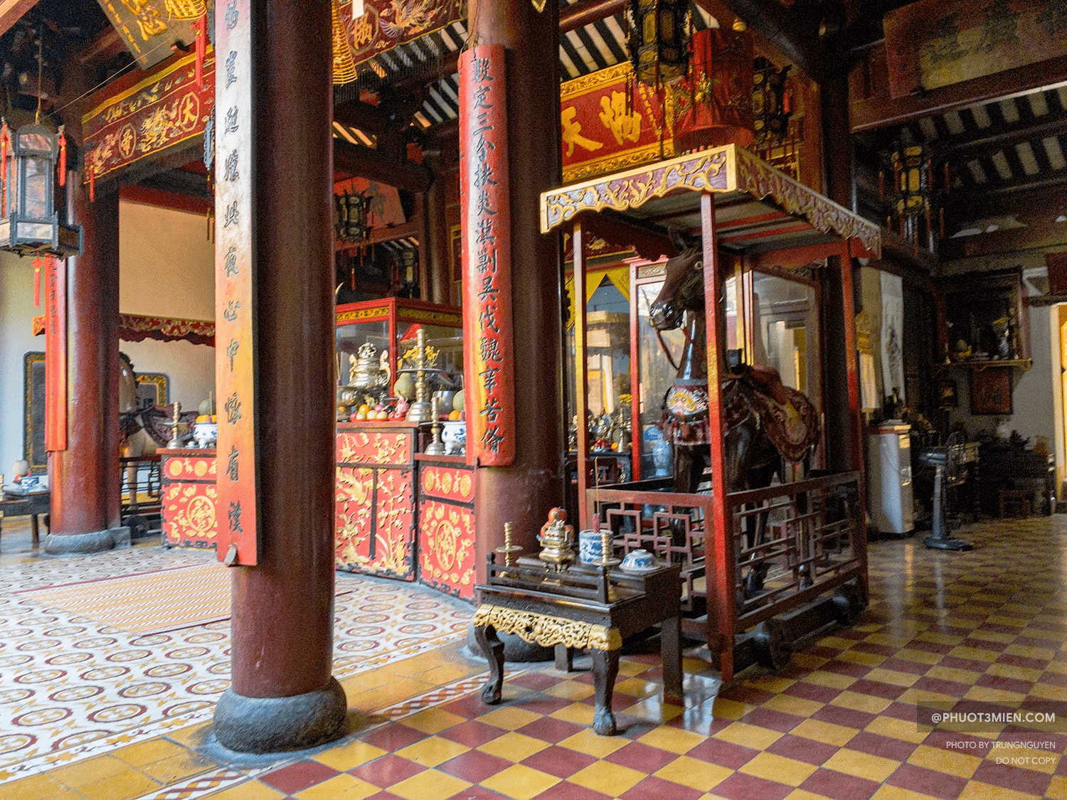 Inside the Quan Cong Temple