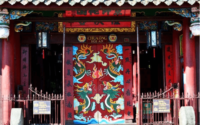 Antiques kept at Quan Cong Temple