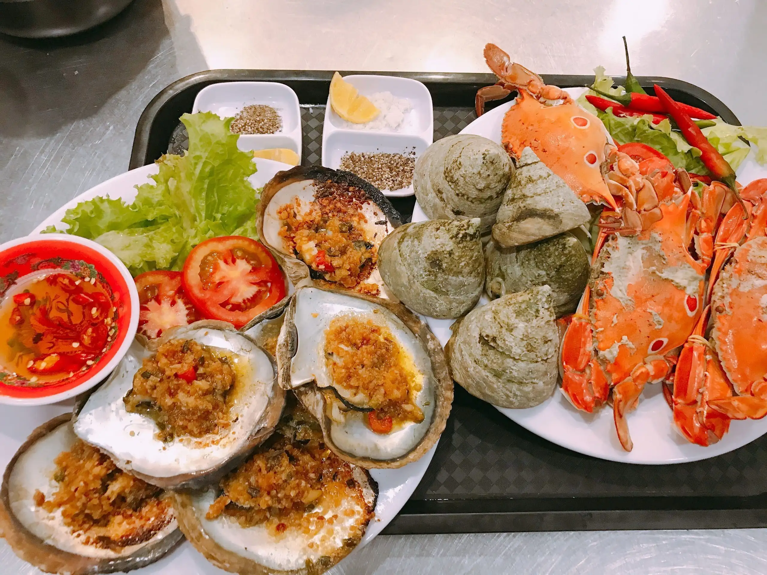 Enjoy fresh seafood dishes in Cham islands