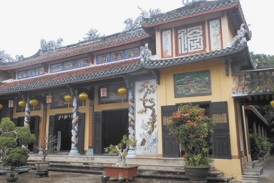 Visiting Phuoc Lam Pagoda in Hoi An, 200 years old 