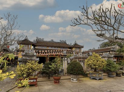 Visiting Phuoc Lam Pagoda in Hoi An, 200 years old 