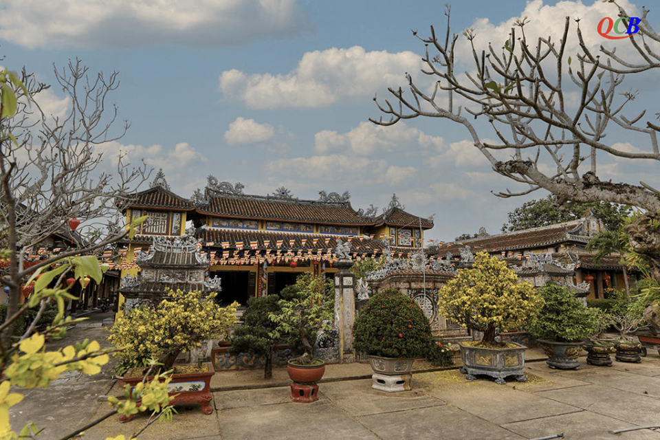 Visiting Phuoc Lam Pagoda in Hoi An, 200 years old 