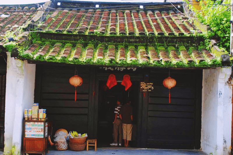 Visit Quan Thang ancient house