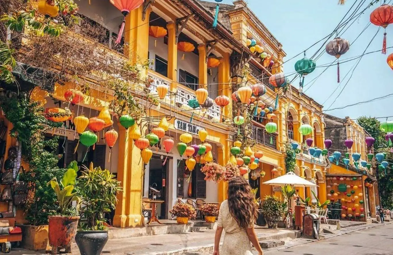 Day 1: Immerse yourself in the ancient beauty of Hoi An Ancient Town (Source: Vinpearl)