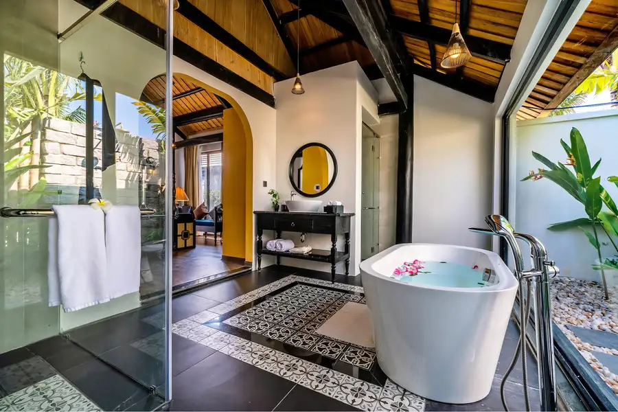 Relaxing bathtub in room