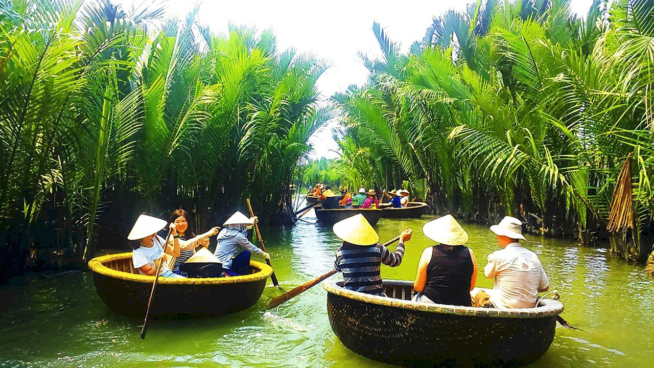 Coconut boat ride to explore Bay Mau Coconut Forest (Source: Long Phu Eco Tour)