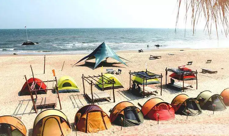 Camping on the beach is an experience that you cannot miss when visiting Ha My beach 