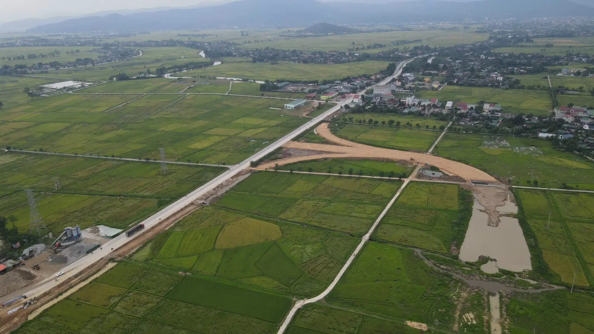 Schnellstraße Ham Nghi – Vung Ang (Quelle: Xay Dung News)