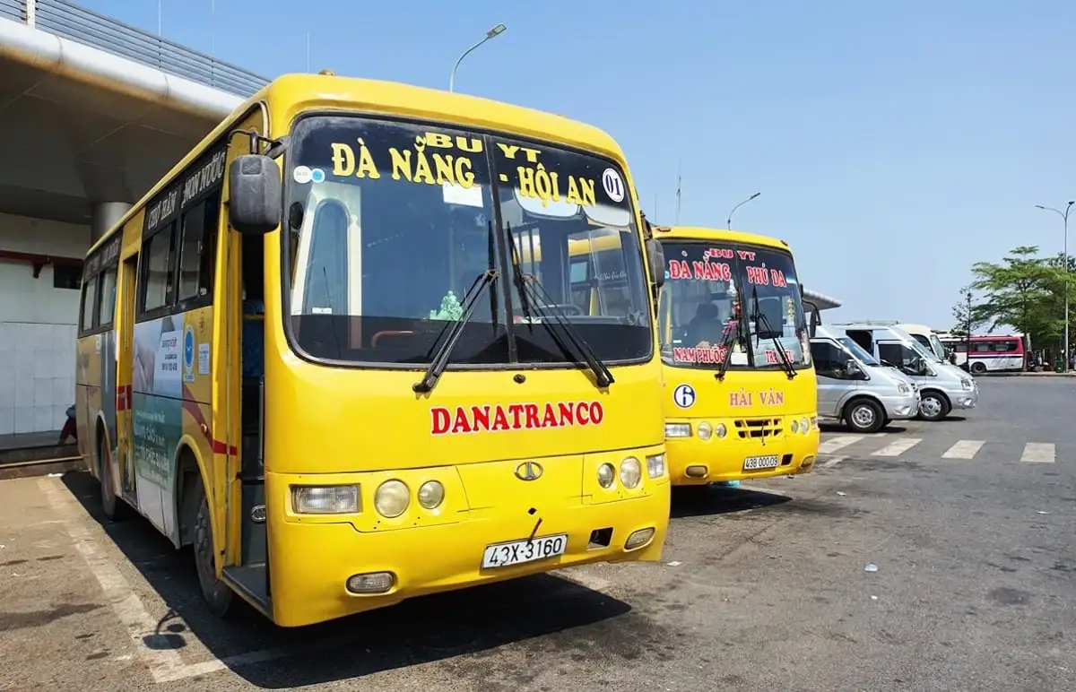 Traveling by bus from Ba Na Hills to Hoi An