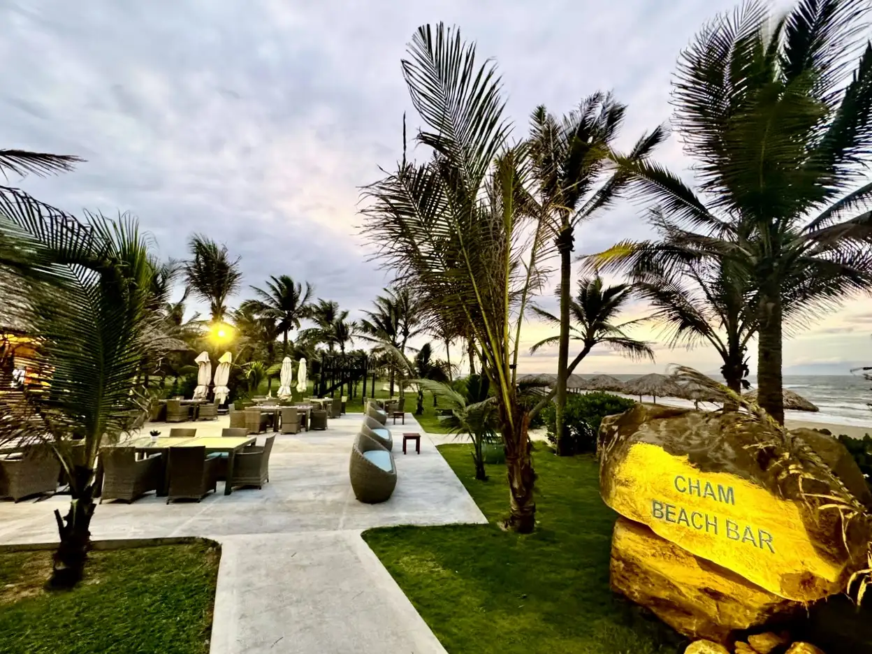 Cham Beach Bar