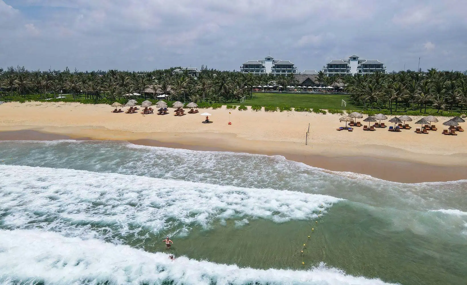 With its direct oceanfront position, the bar offers expansive views and refreshing sea breezes