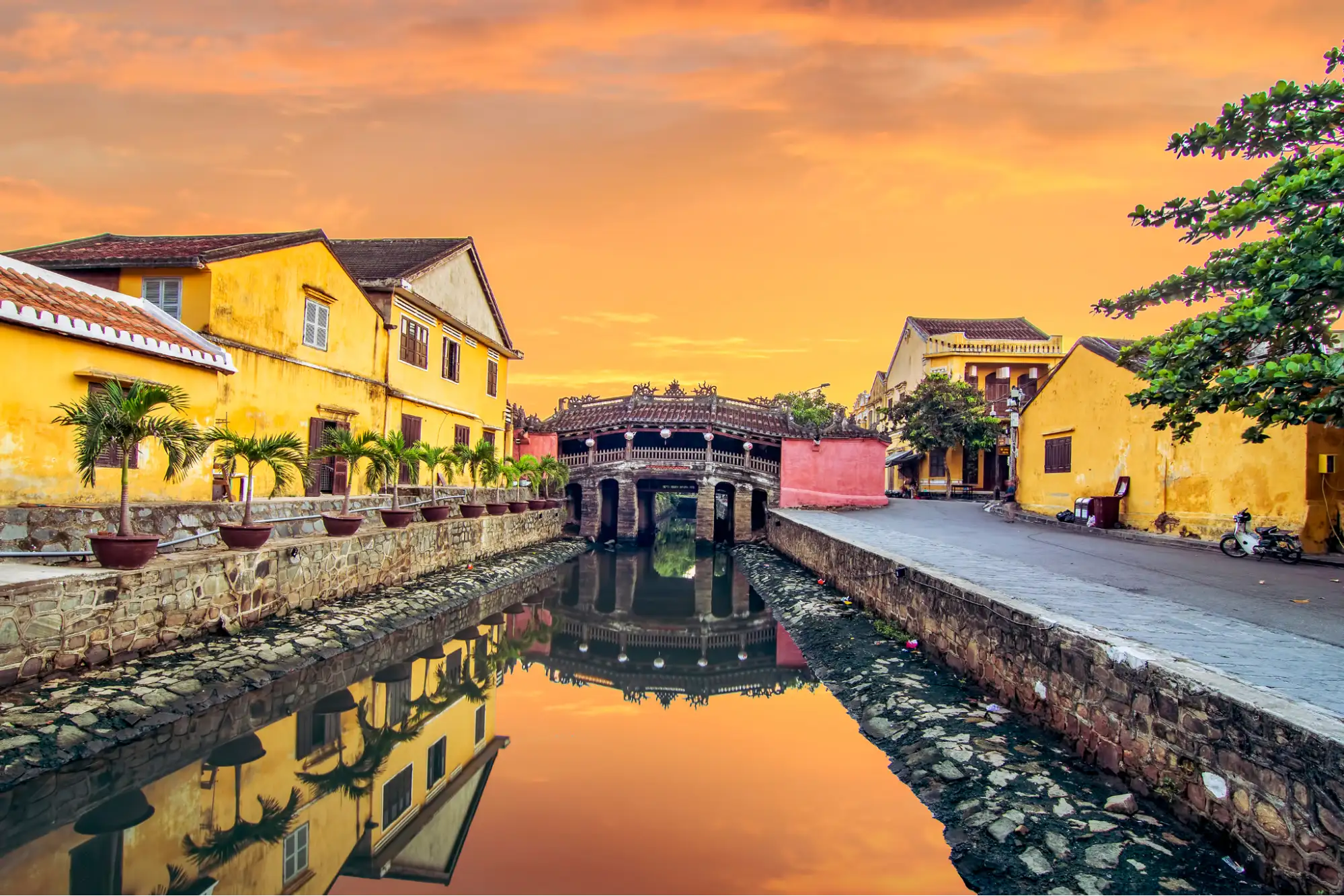 Hoi An is a vibrant port in the 17th and 18th centuries (source: Vietnam tourism)