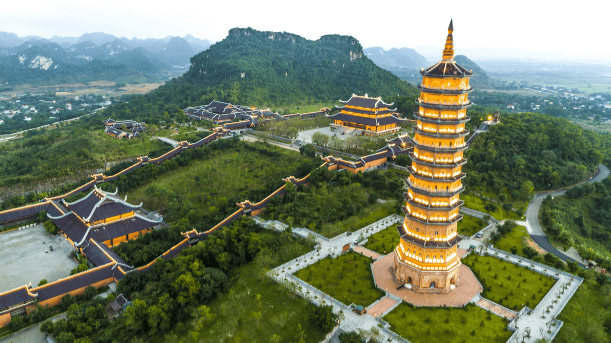 Hidden among limestone karsts in Ninh Binh, Bai Dinh Pagoda is considered a prime example of a sacred location in Vietnamese feng shui (source: Den Ba Chua Kho Bac Ninh)