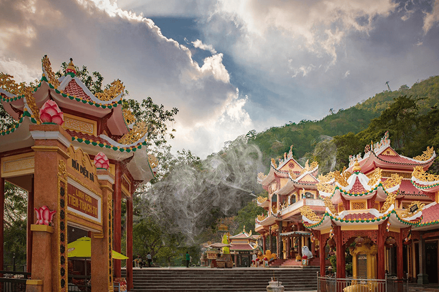 Ba Den pagoda (source: Mia)