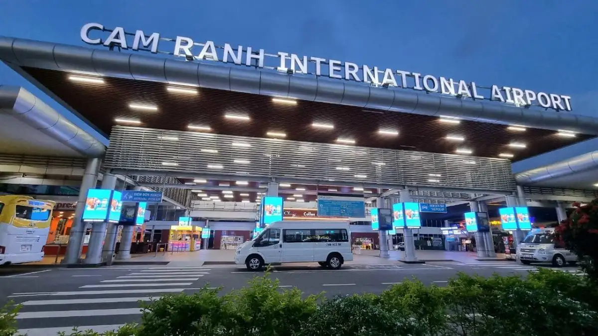 Hoi An or Nha Trang leads in accessibility? Nha Trang wins with Cam Ranh International Airport (Source: Xanh SM)