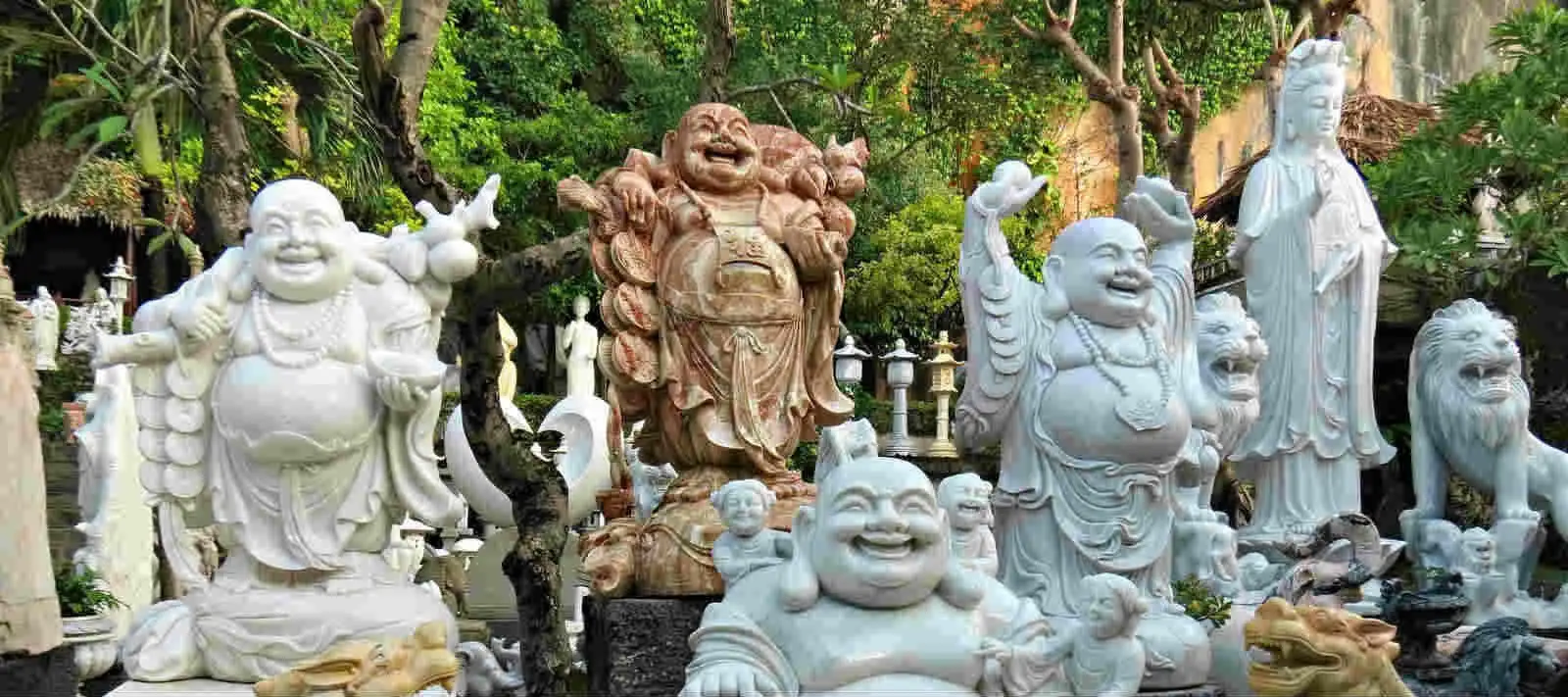 Non Nuoc Stone Carving Village (source: Co so dieu khac da Ut Lan)