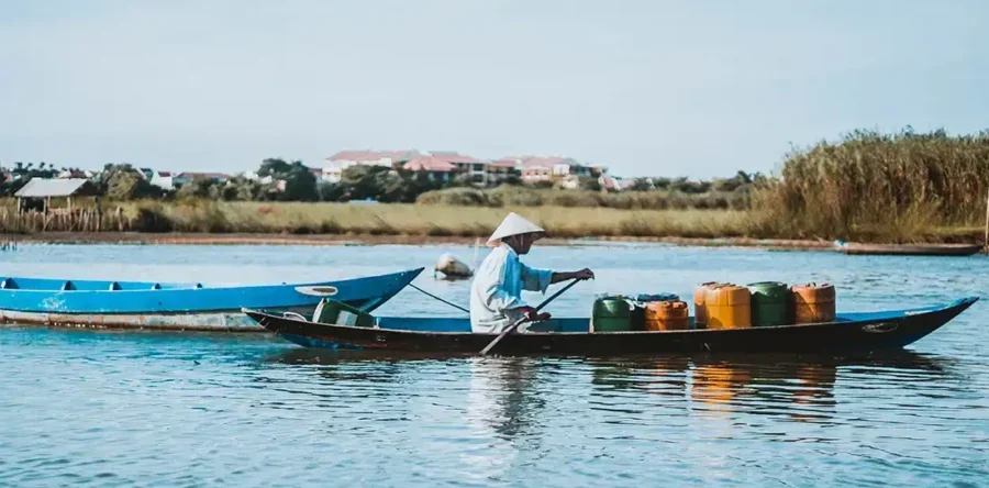Most visitors get to Kim Bong carpentry village by boat