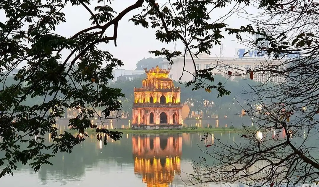 Hoan Kiem Lake in the Ha Noi Capital (Source: Best Price)