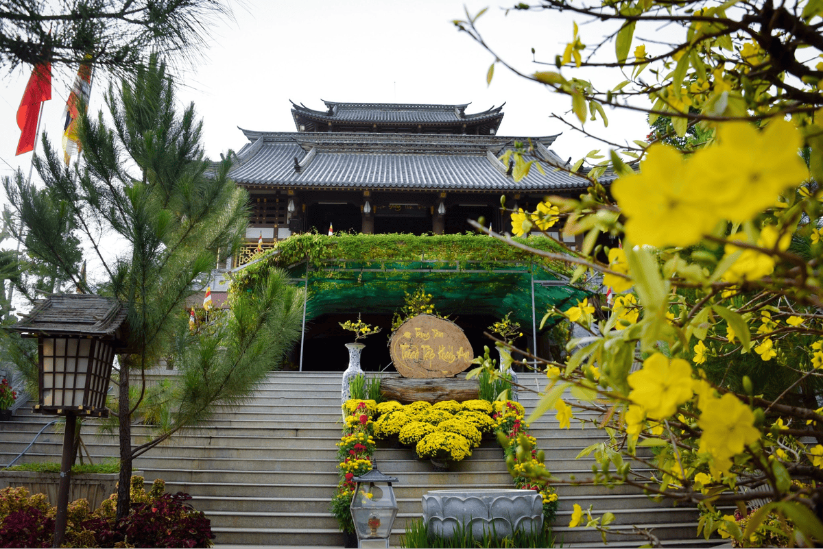 One of the most iconic spiritual traditions in Vietnam is the annual pilgrimage at the start of the lunar year (source: Thanh nien news)