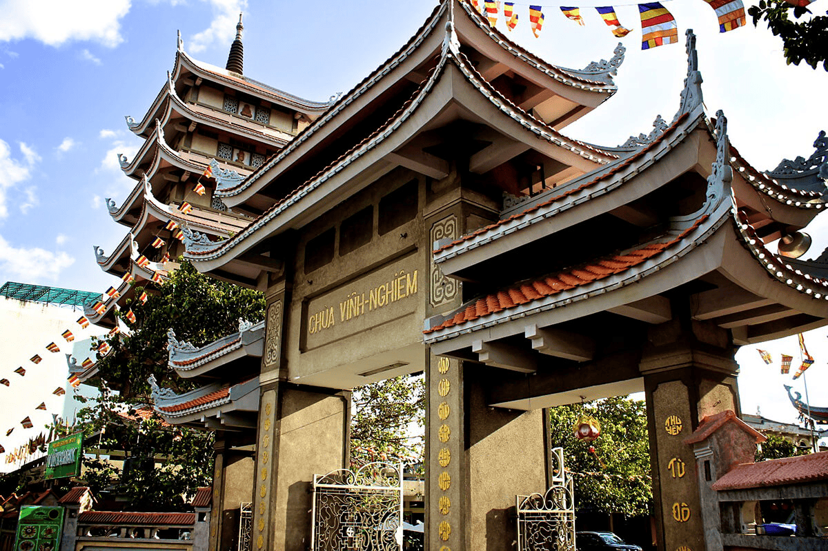 Vinh Nghiem pagoda is one of the largest and most famous pagodas in Ho Chi Minh City (source: Vietnam online)