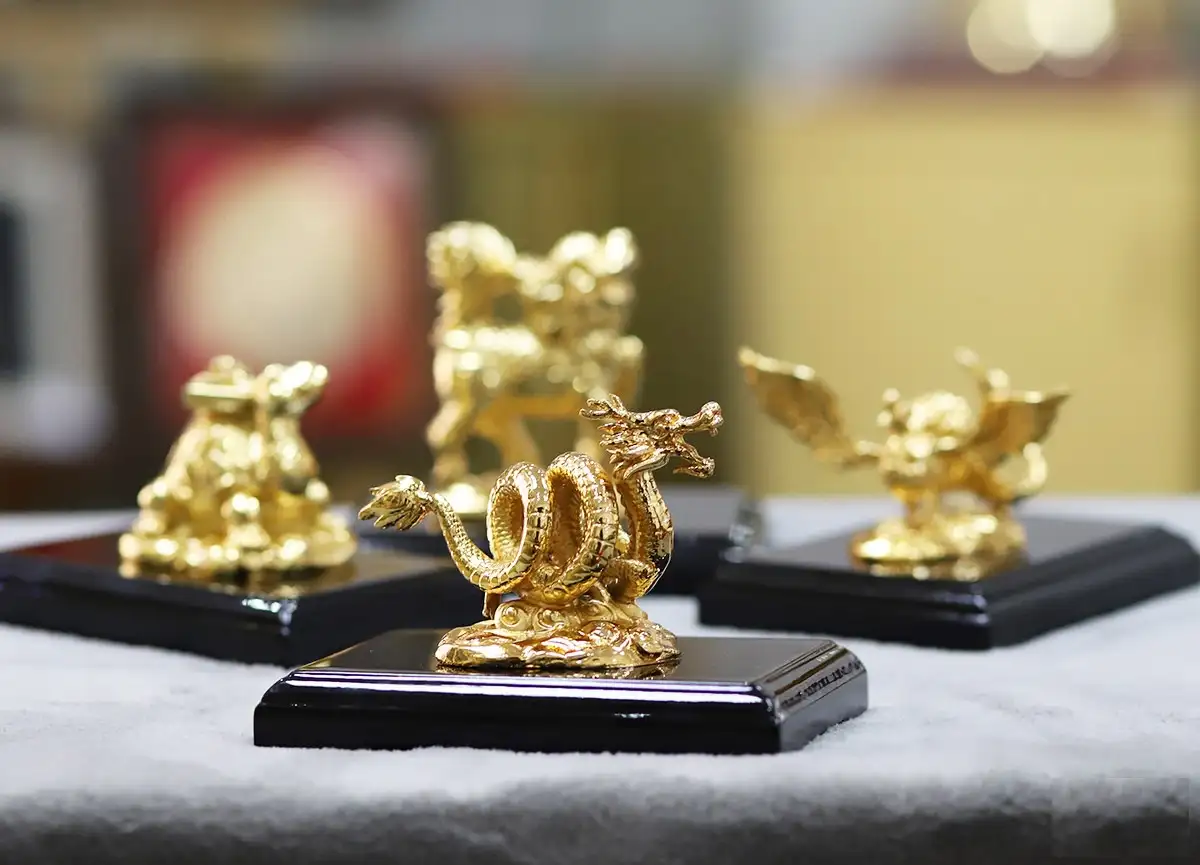 Unique souvenirs featuring the Vietnamese 4 sacred mythical creatures (source: Linh pham phong thuy)