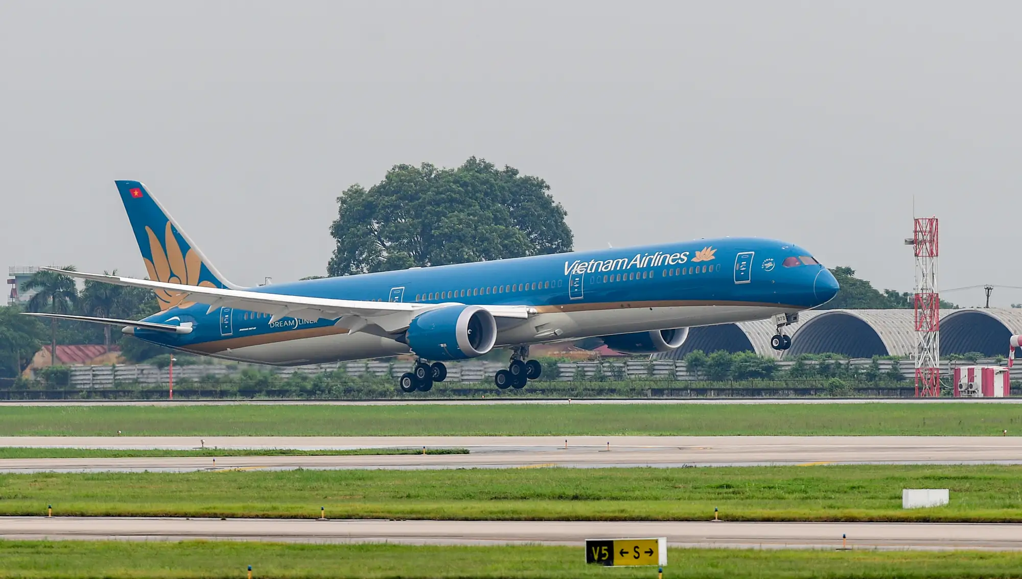 Flights (Dalat - Danang + bus to Hoi An)