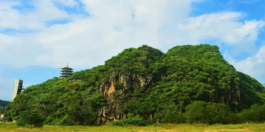 Thuy Son mountain (source: tour pro)