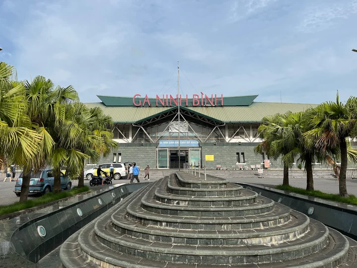 Ninh Binh station mind trip