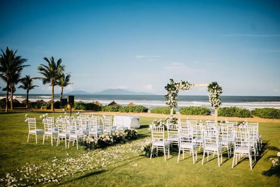 Why choose a resort for wedding?