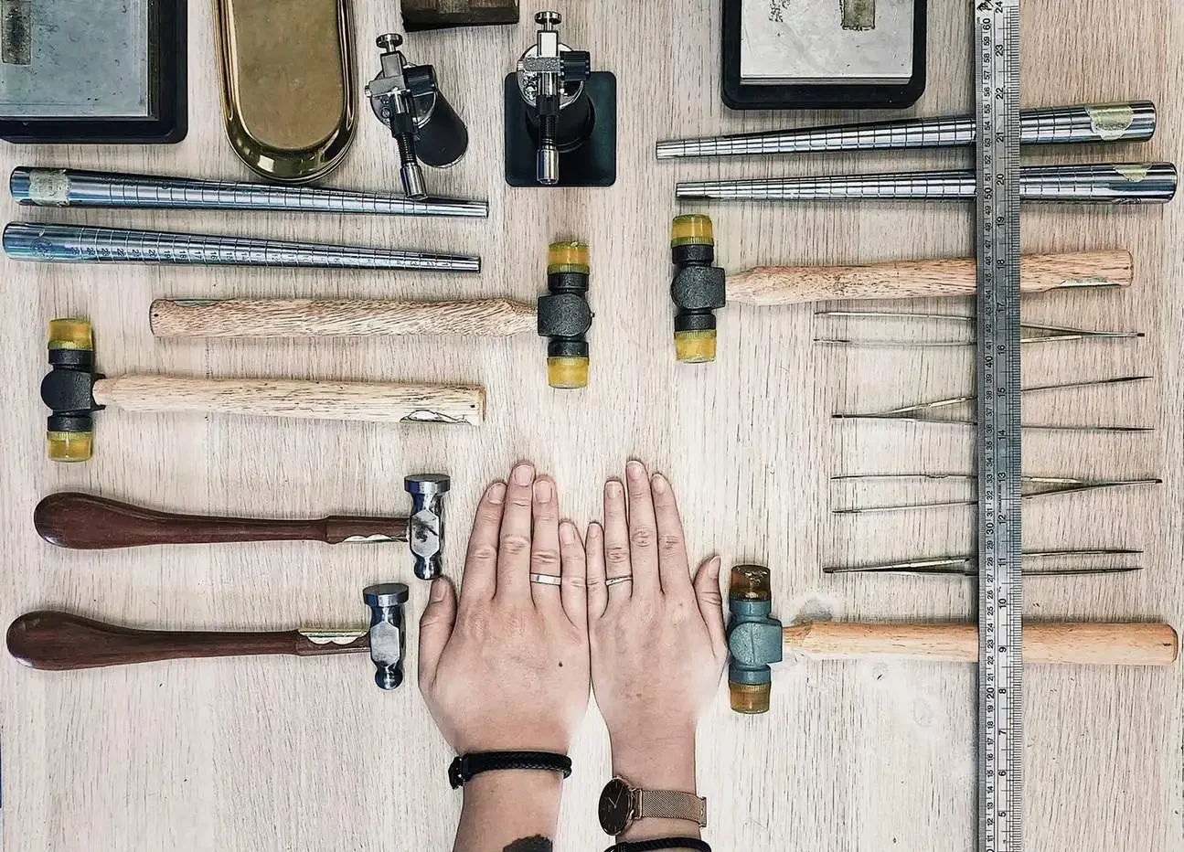 The perfect couple’s activity: sitting side by side, shaping our own silver rings in this charming little workshop (source: Klook)