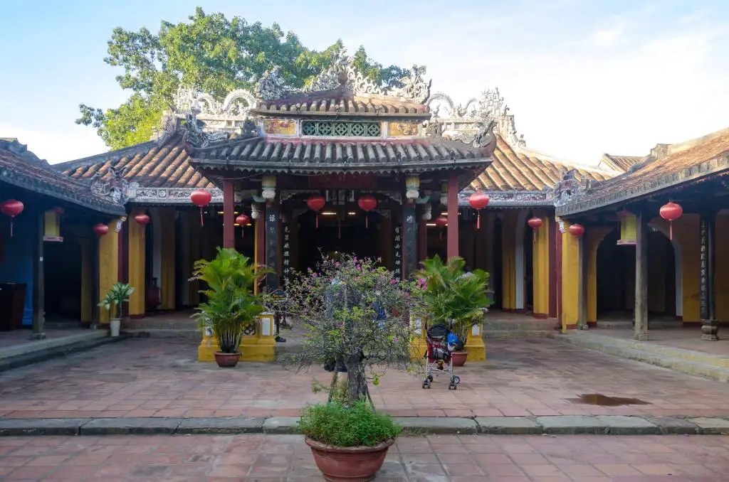 Exploring Cam Pho Communal House Hoi An