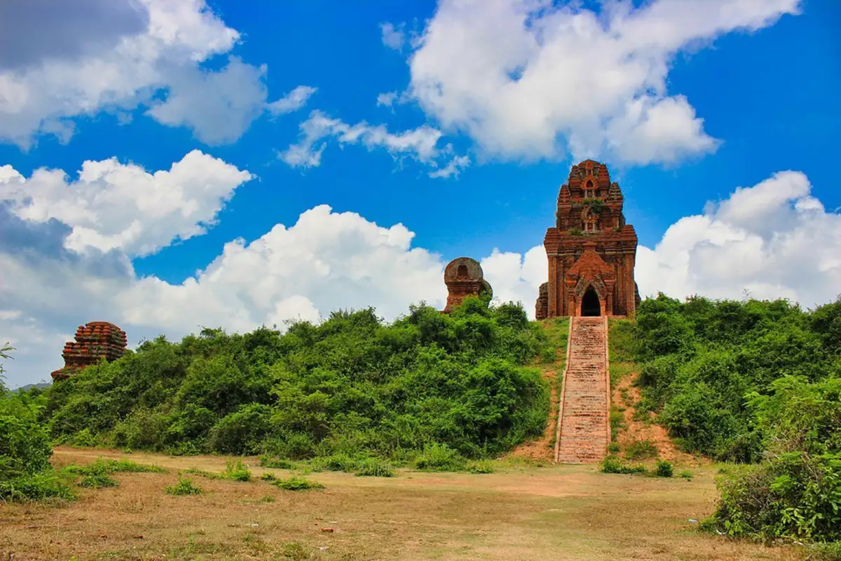 Introduction to Nhan tower (source: Crystal Bay)