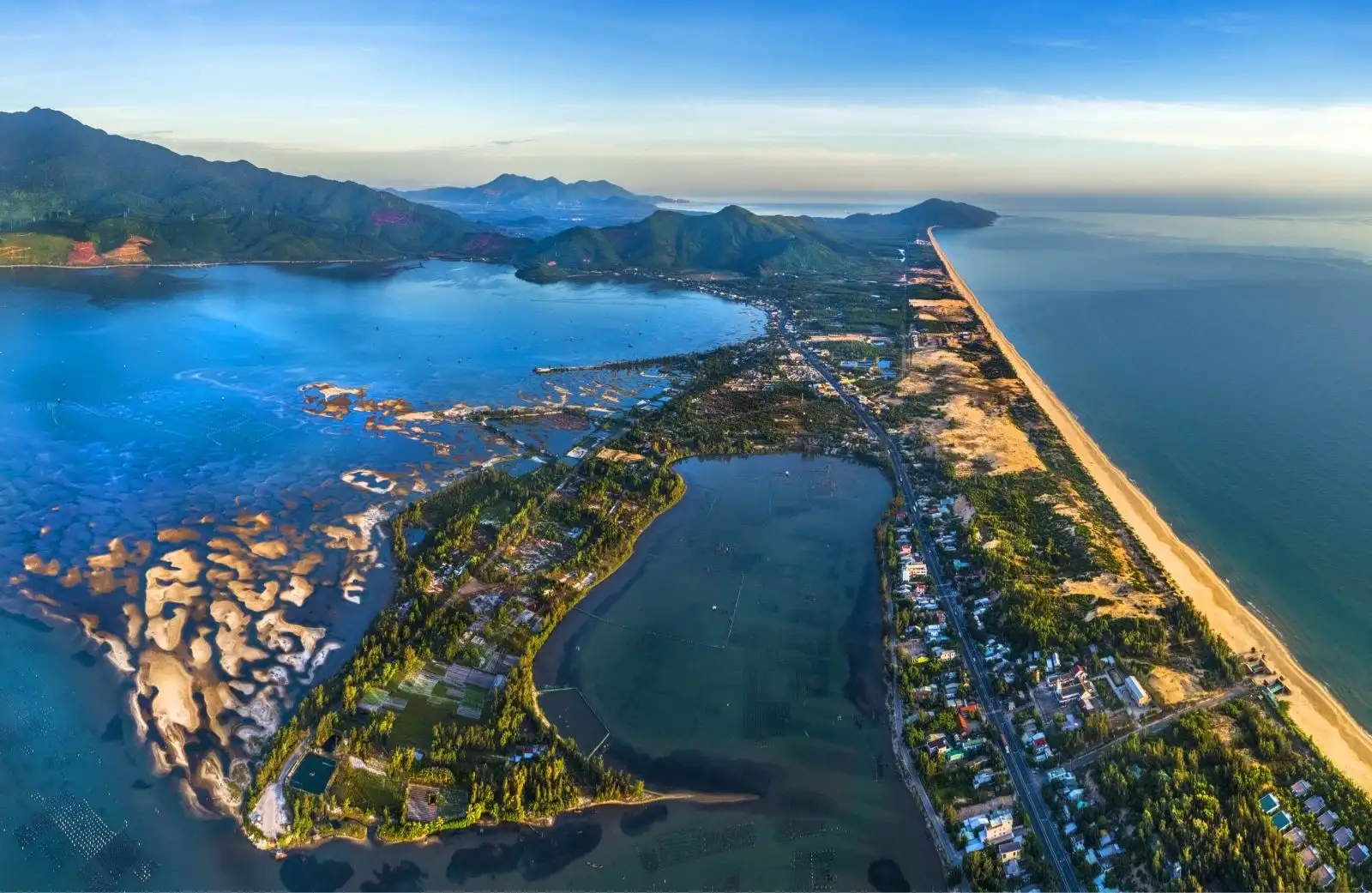 Lang Co bay (source: VnExpress)