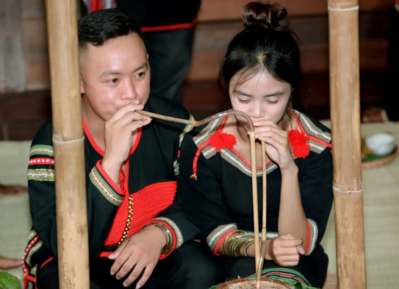 The Ede tradition of proposing to the groom (source: Dan toc ton giao)