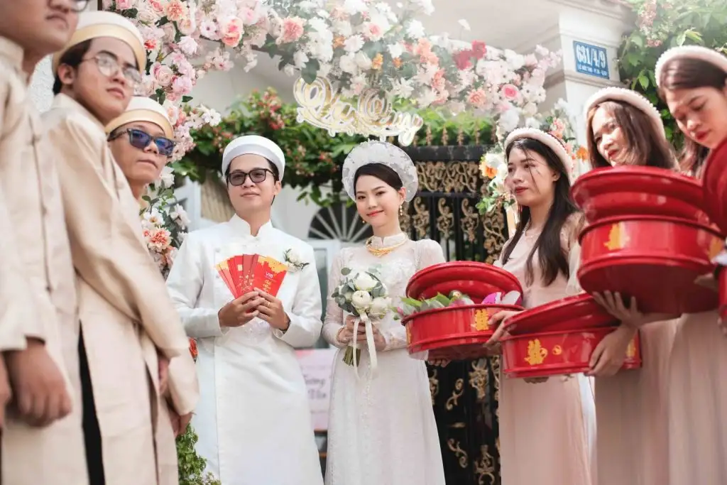 The wedding banquet is a grand celebration to share the couple’s happiness (source: An Hieu wedding)