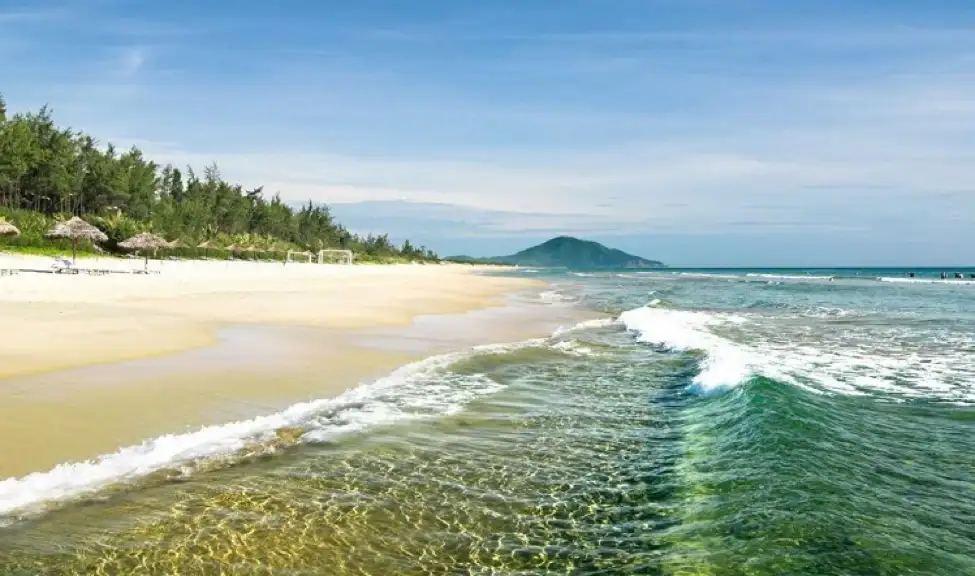 Thien Cam beach (source: Vntrip)