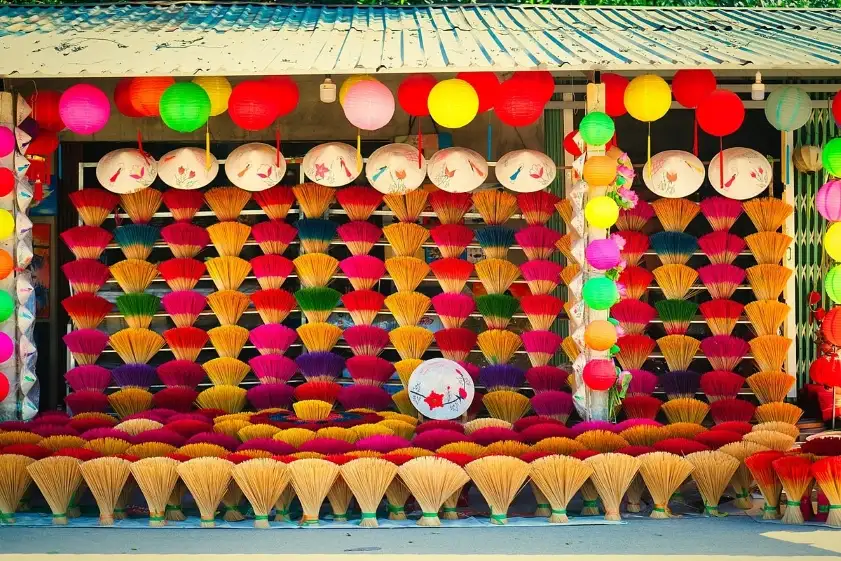 Thuy Xuan incense village (source: Vinwonders)