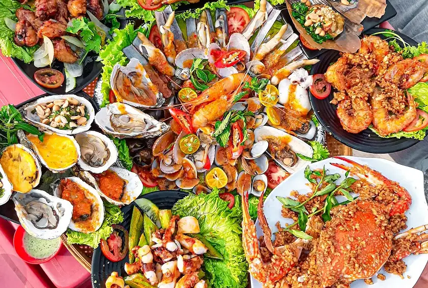 Cam Nam Island is famous for its seafood